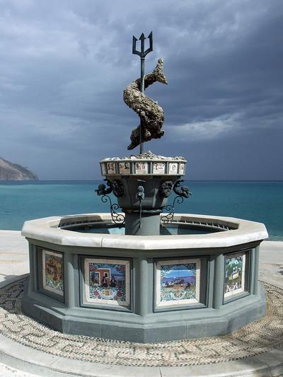  Fountain of Neptune  photo by Maesi64, wikipedia.org